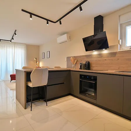 Noir Design Apartment *