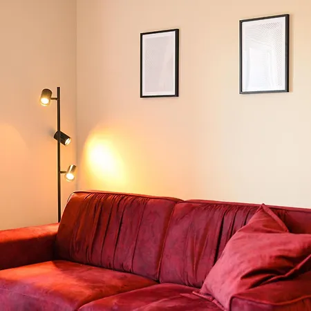 Apartment Noir Design *